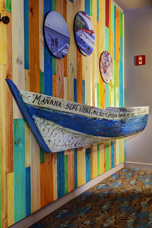 Ghl Hotel Montería Kültér fotó A boat with the phrase "Tomorrow will be free" written on it